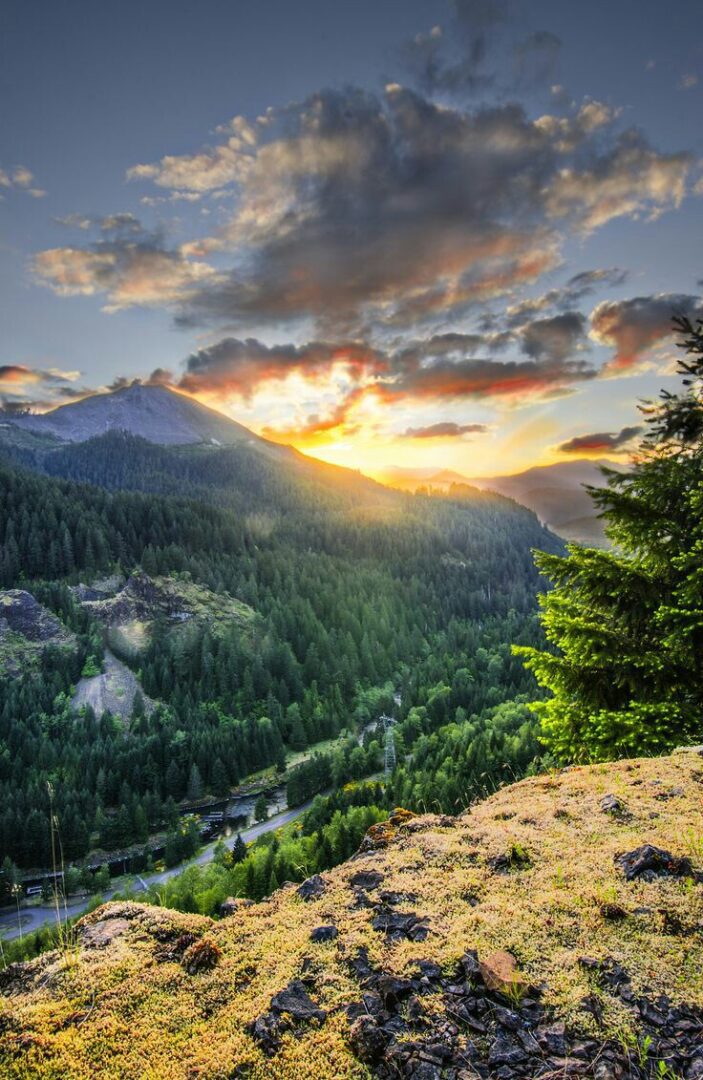 A view of the sun setting over mountains.